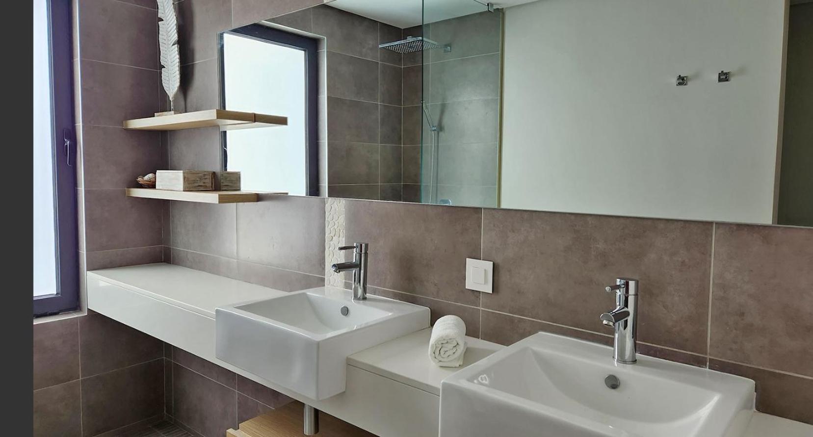 Appartement Le Dauphin Du Lagon Bleu - Plages De Mont Choisy Et De Trou Aux Biches Гранд-Бэй Экстерьер фото