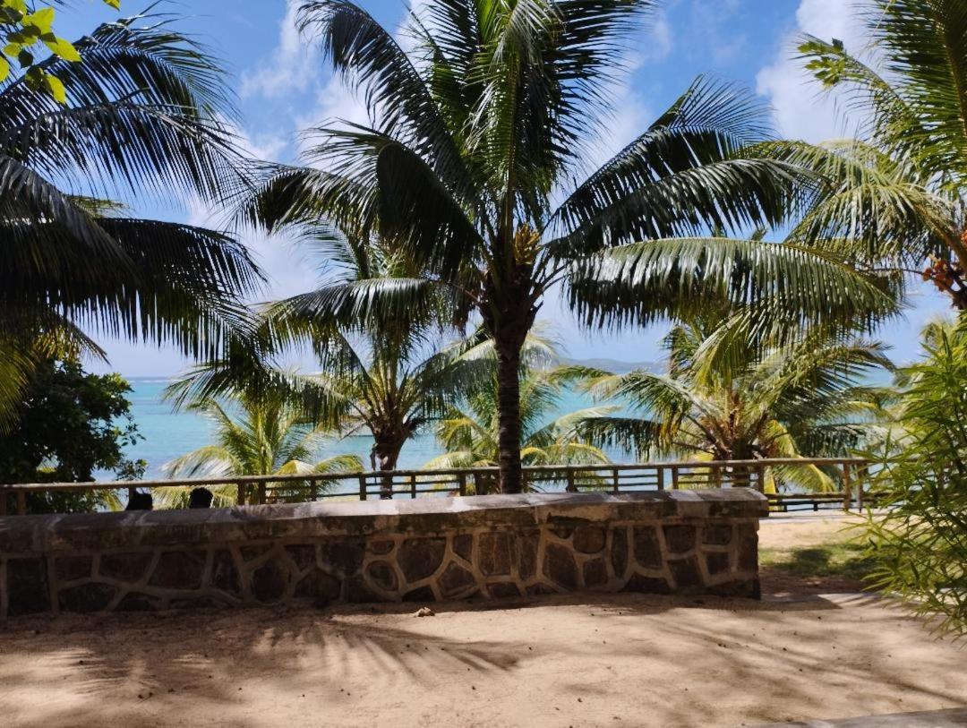 Appartement Le Dauphin Du Lagon Bleu - Plages De Mont Choisy Et De Trou Aux Biches Гранд-Бэй Экстерьер фото