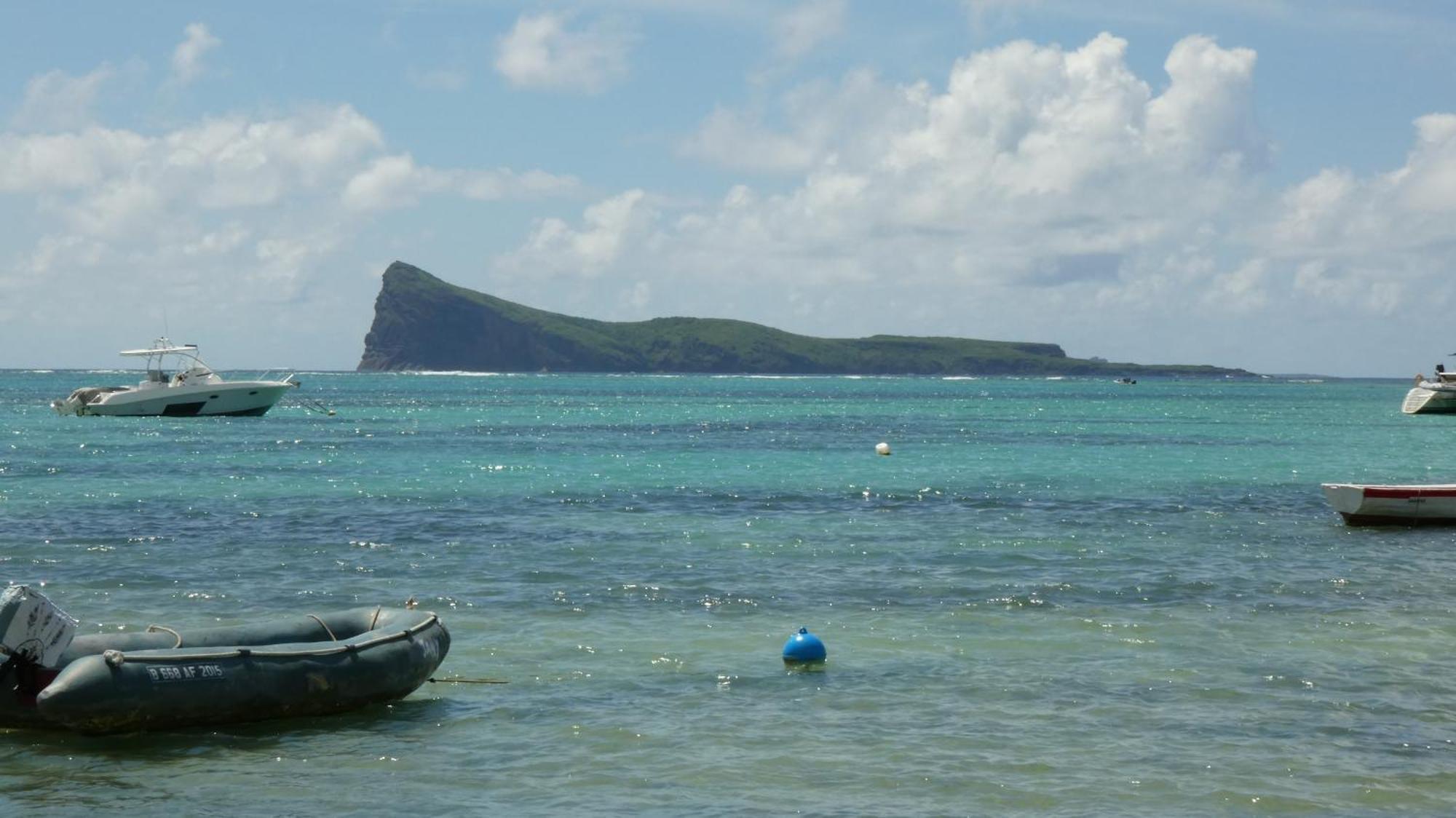 Appartement Le Dauphin Du Lagon Bleu - Plages De Mont Choisy Et De Trou Aux Biches Гранд-Бэй Экстерьер фото